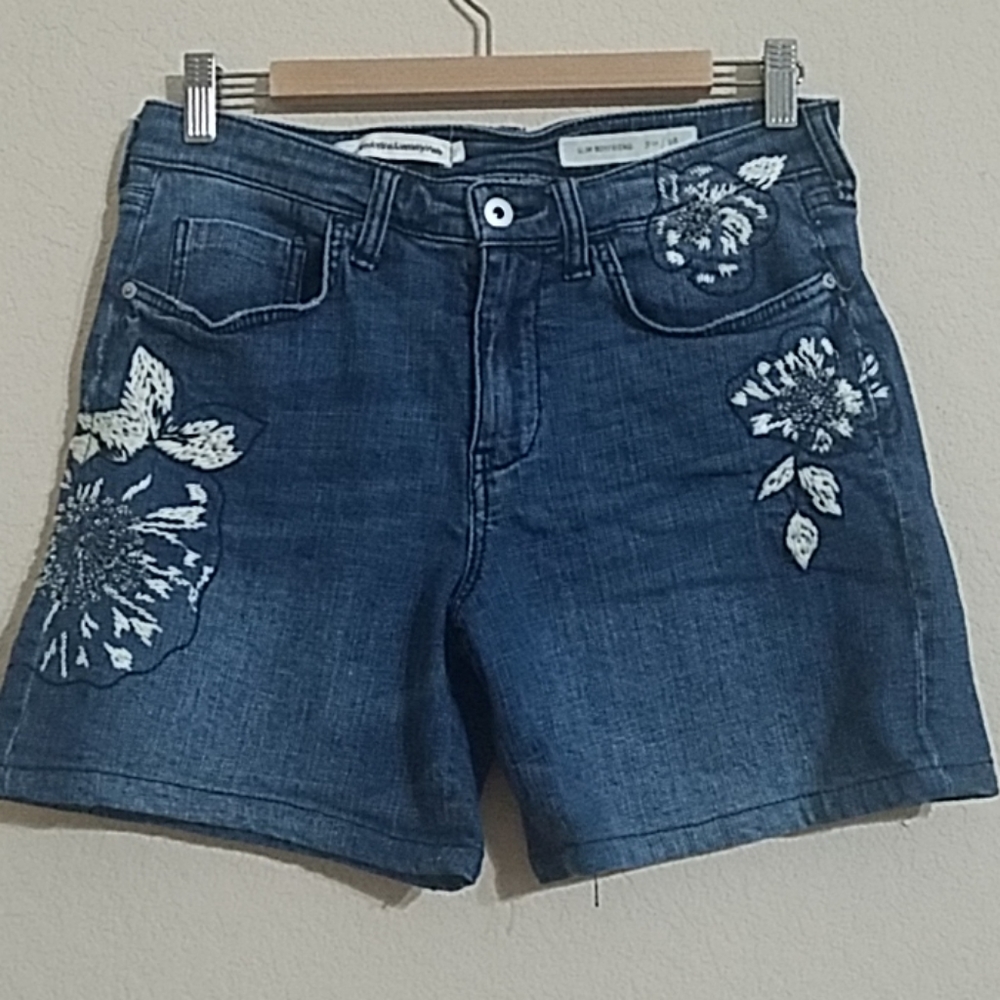 Pilcro embroidered jeans shorts 28 slim boyfriend